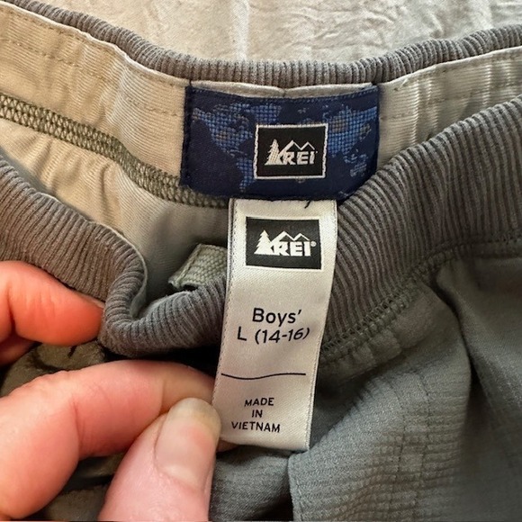 REI Boys Size Large 14-16 Green Zip Cuff Outdoor Hiking Pants Lightweight - Picture 4 of 8